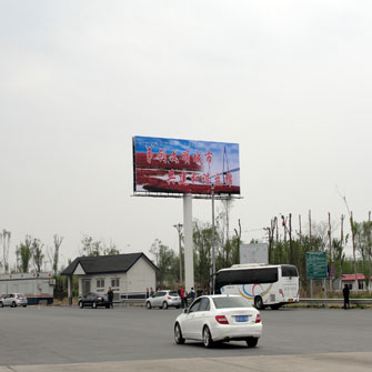 丹锡高速盘锦南站出口外广场单立柱双面广告牌